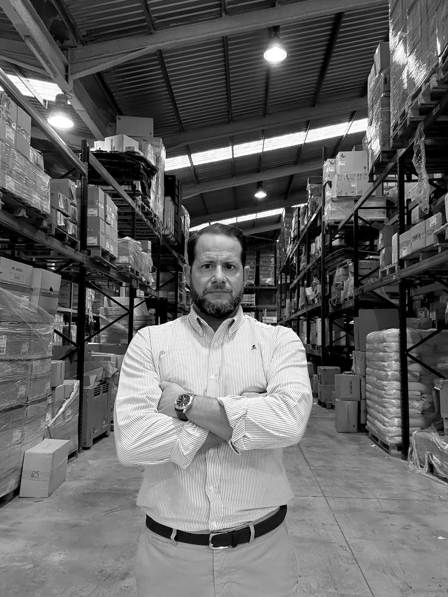José Rivas en un almacén logístico, de su etapa como director de operaciones