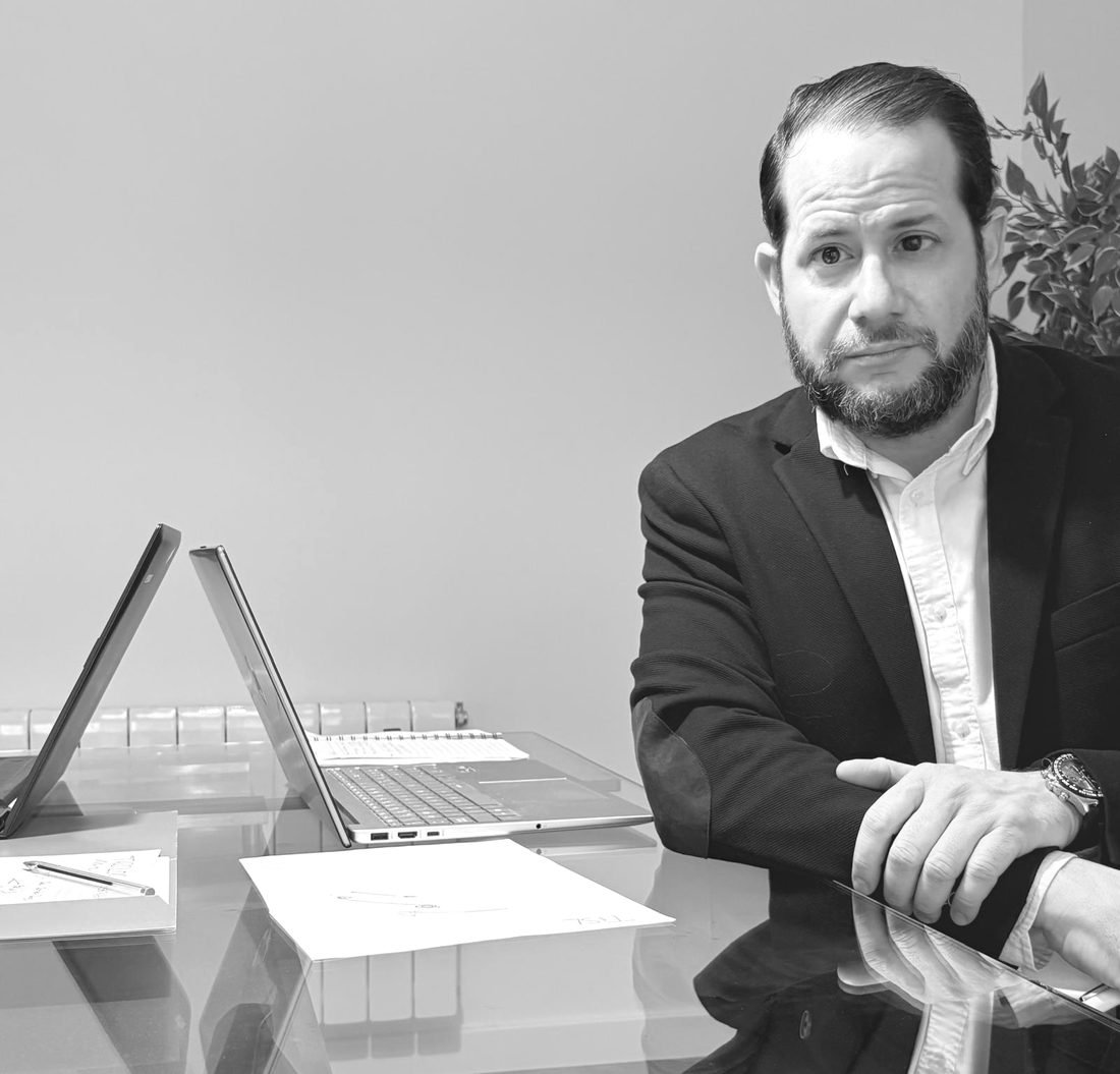 José Rivas, fundador de TISSIA, en su despacho